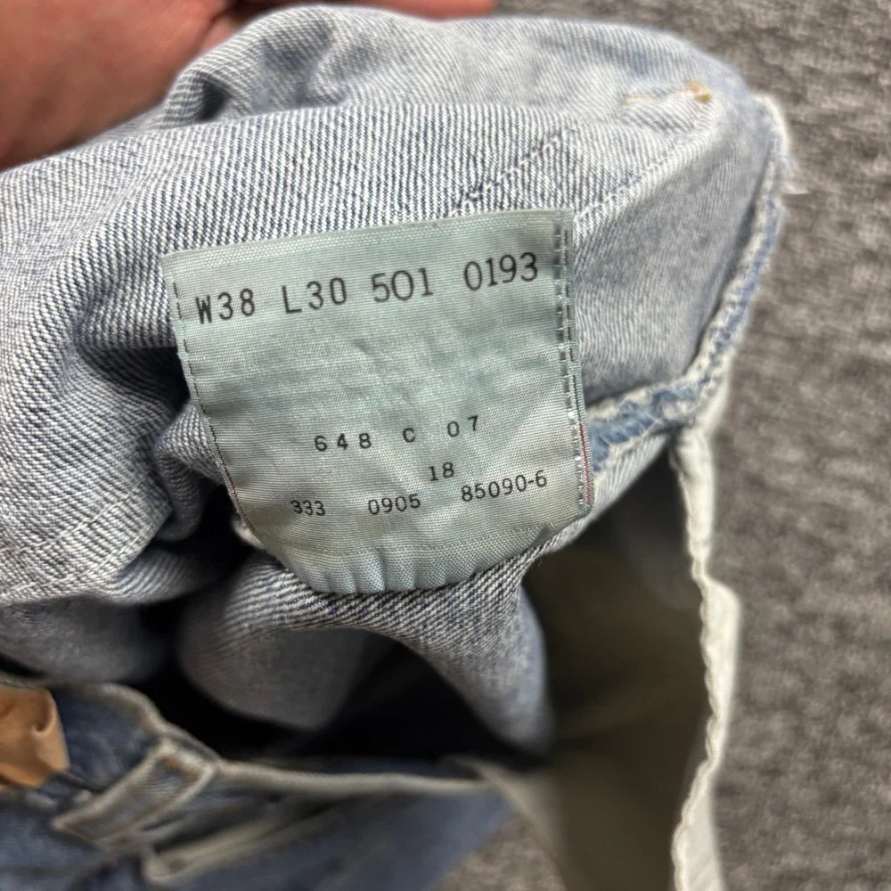Vintage 2005 Levis 501 Straight Leg Medium Wash Blue Denim Jeans Size 38x30